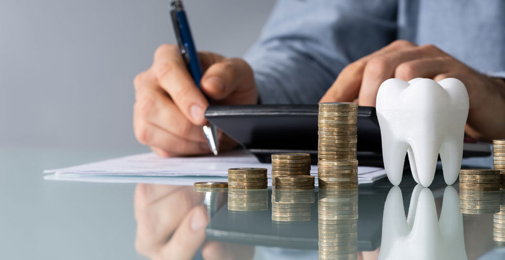 Consultation d'informations santé sur smartphone pour comprendre ses remboursements dentaires